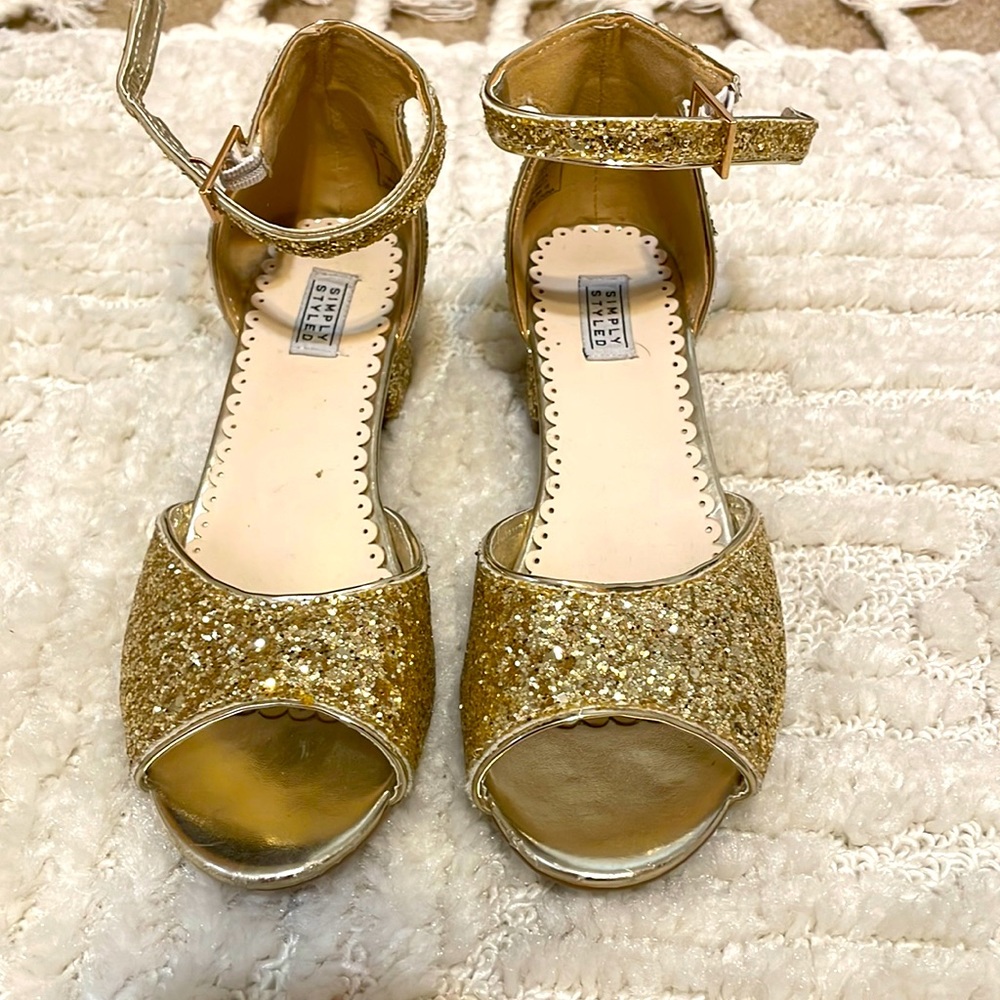 Kids size 2 simply styled retail sell 50 listing price 30 open toed with straps.